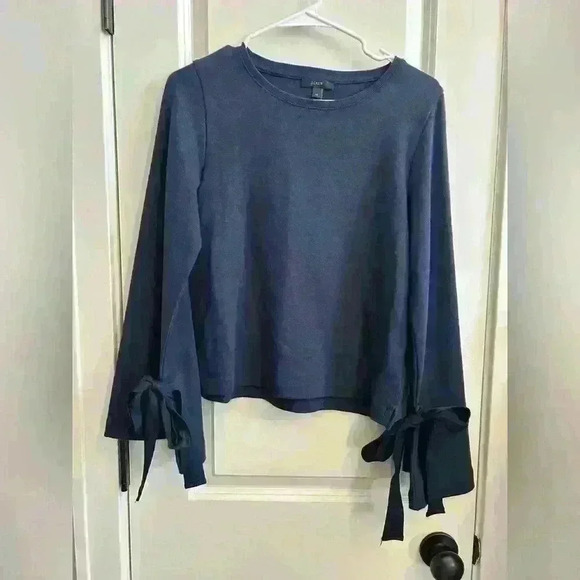 Woman’s J Crew navy blue long sleeve blouse ties on arms size XS - Picture 1 of 5